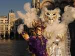 venise Venice-Carnival-Best-Of Florine_et_Patrice_on_San_Marco_with_aqua_alta_Venice_Carnival_2010_01_174reccorr.thumb.jpg