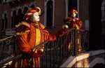 venise Venice-Carnival-Best-Of Golden_orange_duet_with_golden_bowls.thumb.jpg