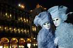 venise Venice-Carnival-Best-Of Helga_Christa_on_San_Marco_at_night_Venice_Carnival_0208B_020.thumb.jpg