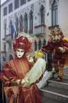 venise Venice-Carnival-Best-Of Isabelle_Mich_le_on_bridge_with_palace_in_fog.thumb.jpg