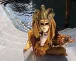 venise Venice-Carnival-Best-Of Mich_le_reflecting_on_water_near_SaluteVenice_Carnival_2010_03_228reccorrbis.thumb.jpg