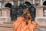 venise Venice-Carnival-Best-Of Orange_butterfly_near_San_Marco_campanile_481.thumb.jpg