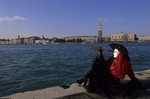 venise Venice-Carnival-Best-Of Pirate_Nuccia_watching_from_San_Giorgio.thumb.jpg