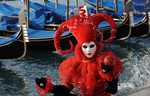 venise Venice-Carnival-Best-Of Rudolf_gondolas_with_water_Venice_Carnival_2010_03_133reccorr.thumb.jpg