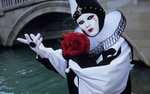 venise Venice-Carnival-Best-Of Sylvia_bridge.thumb.jpg