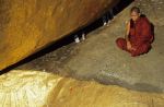 voyage myanmar 6_Golden_Rock_monk.thumb.jpg