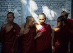 voyage myanmar 6_Monks_3.thumb.jpg