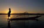 voyage myanmar 7_Inle_Fisherman_at_sunset.thumb.jpg