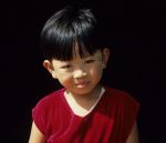 voyage myanmar 7_Inle_Young_girl_in_red.thumb.jpg
