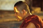 voyage myanmar 7_Schwedagon_Monk_praying_close_up.thumb.jpg