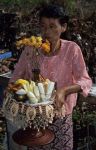 voyage myanmar 8_Inle_FestivaI_Woman_with_offering_2.thumb.jpg