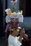 voyage myanmar 8_Inle_Festival_Woman_with_offering_1.thumb.jpg