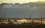 voyage myanmar BB_Inle_Boat_and_mountain.thumb.jpg
