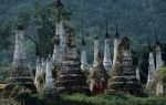 voyage myanmar B_Inle_Pagodas_and_young_monks.thumb.jpg