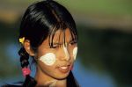 voyage myanmar B_U_Bein_Young_woman_with_tanaka.thumb.jpg