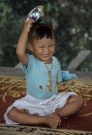 voyage myanmar Ba_Golden_Rock_baby_playing.thumb.jpg