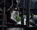 voyage myanmar Ba_Inle_Woman_s_shower.thumb.jpg
