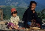 voyage myanmar Ba_Kengtung_Girl_and_woman_and_girl.thumb.jpg