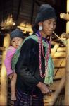 voyage myanmar Ba_Kengtung_Lahu_woman_with_baby.thumb.jpg