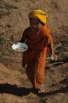 voyage myanmar Ba_Kengtung_Young_monk_climbing.thumb.jpg