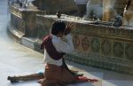 voyage myanmar Ba_Schwedagon_Handicaped_man_praying_2.thumb.jpg