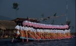 voyage myanmar Birma_Inle_Festival_pirogue_bleue_et_rose.thumb.jpg