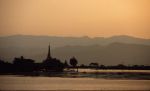 voyage myanmar Birma_Inle_coucher_de_soleil_chambre_1.thumb.jpg