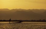 voyage myanmar Birma_Inle_p_cheur_coucher_de_soleil_2004.thumb.jpg