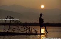 voyage myanmar Birma_Inle_p_cheur_matin_2004.sized.thumb.jpg